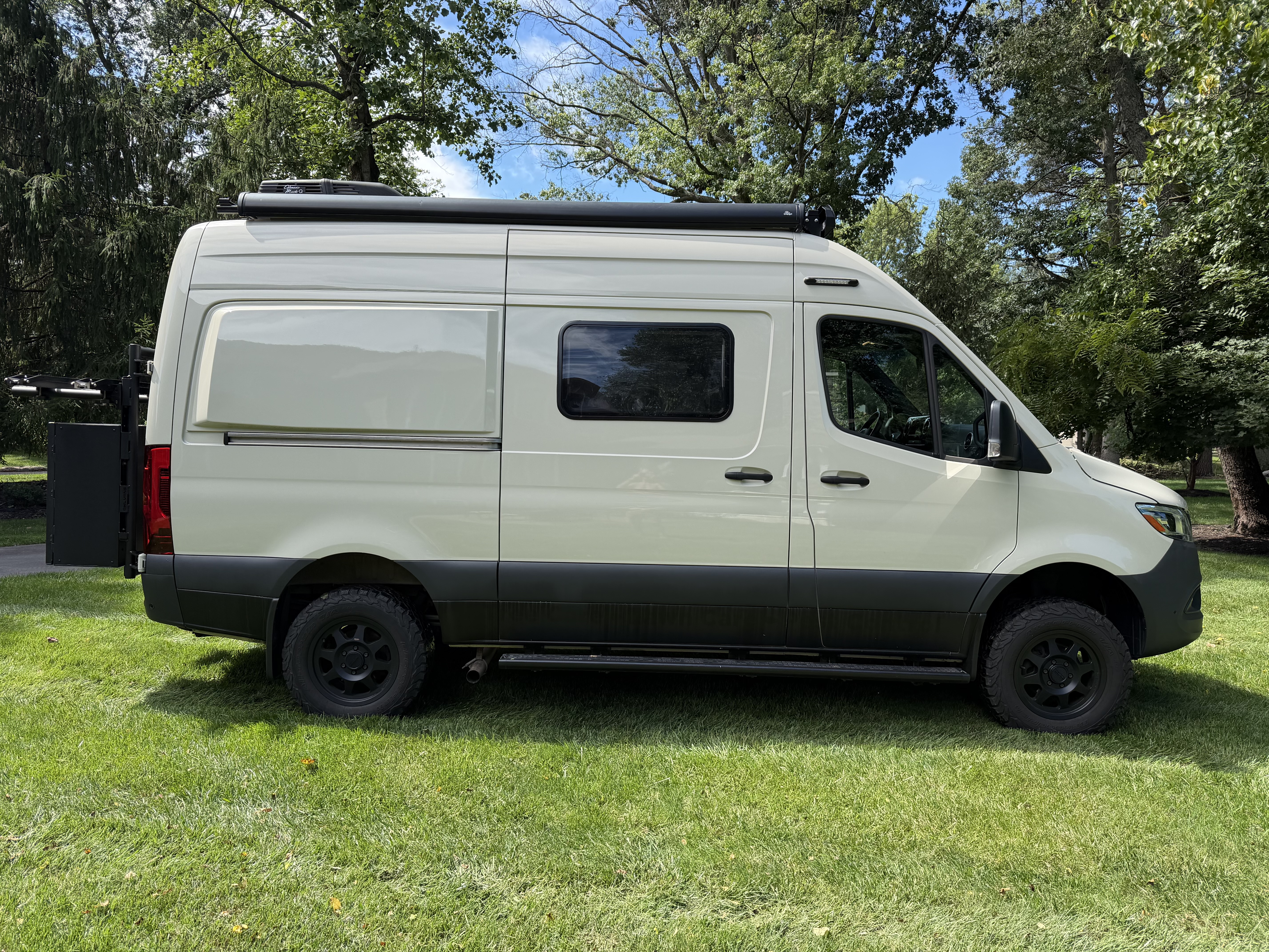 2022 Winnebago REVEL 44E RV