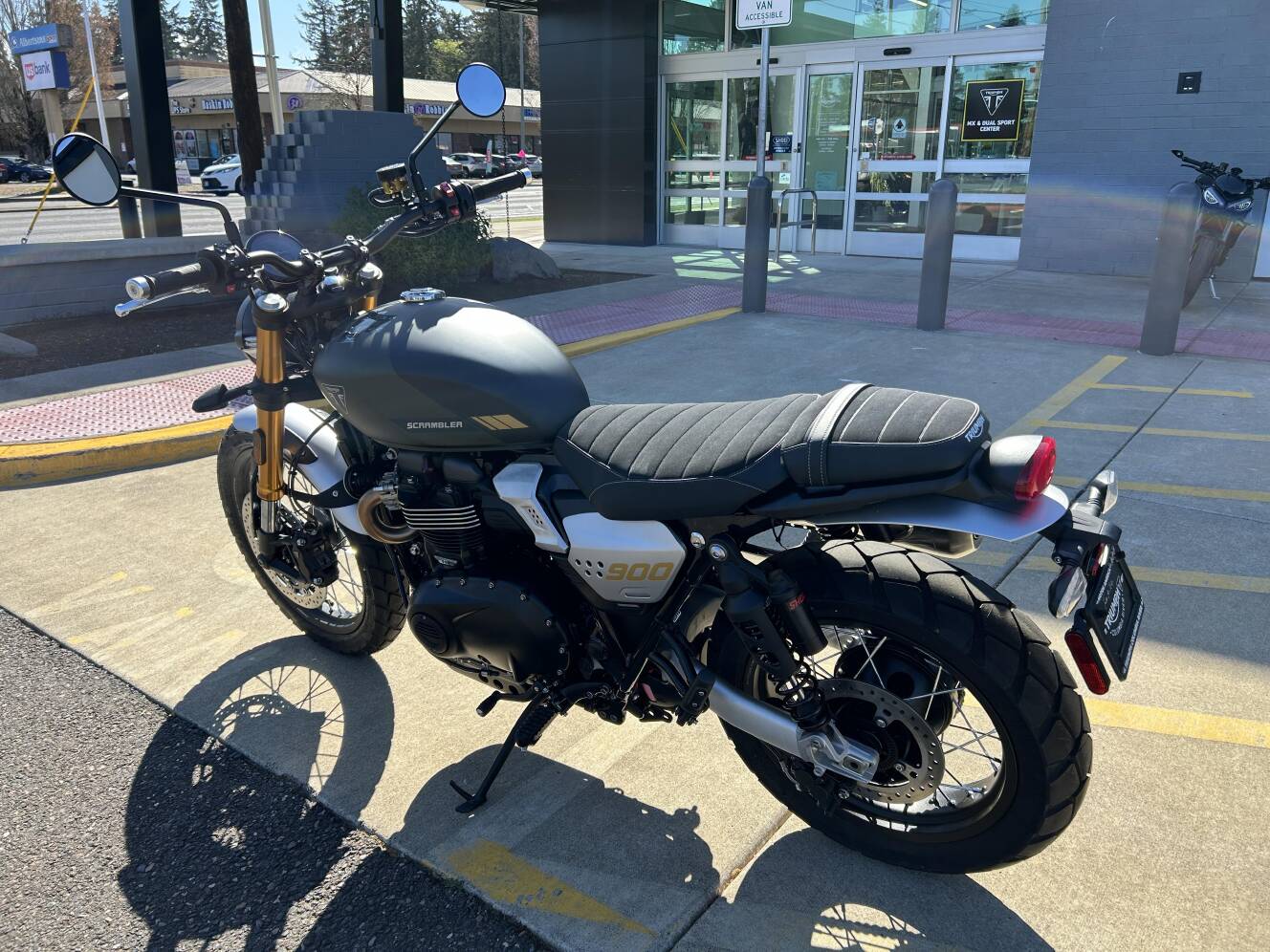 A photo of this 2026 Triumph SCRAMBLER 900