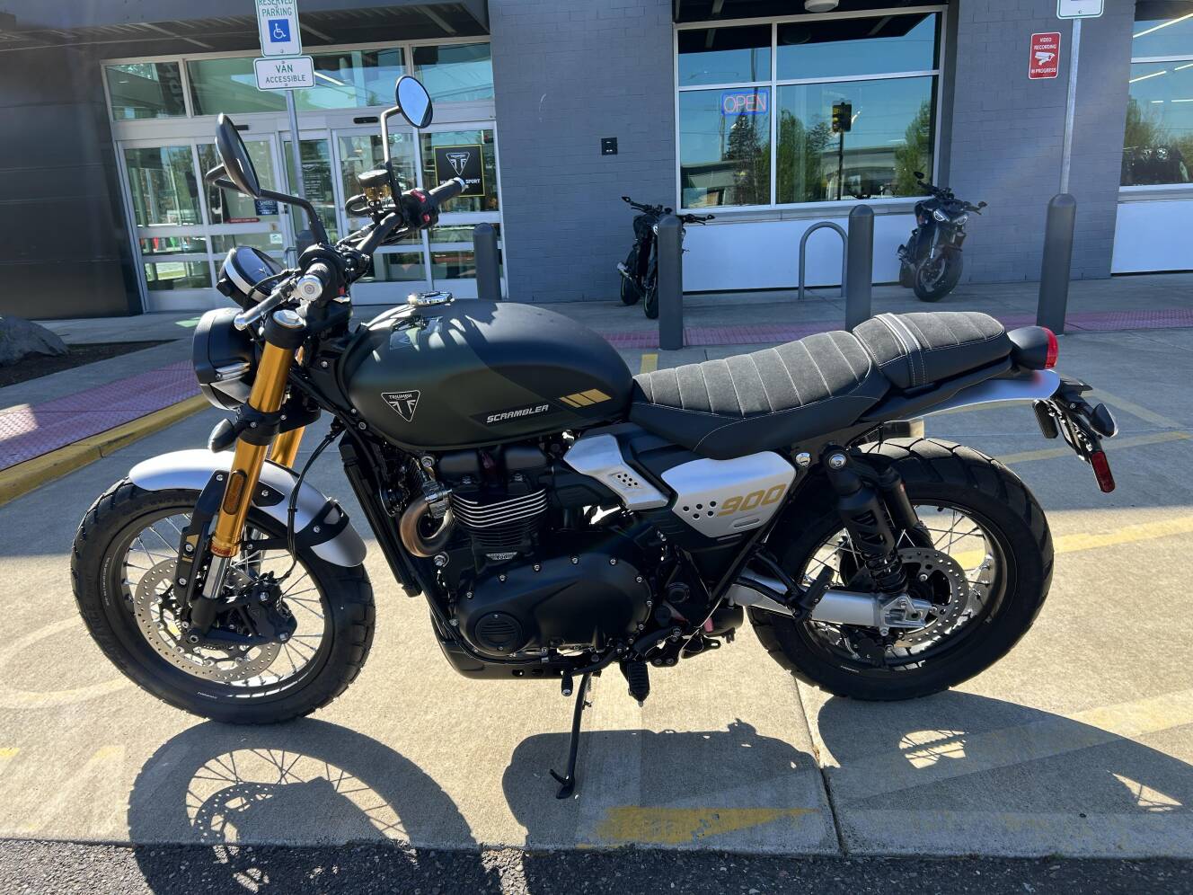 A photo of this 2026 Triumph SCRAMBLER 900
