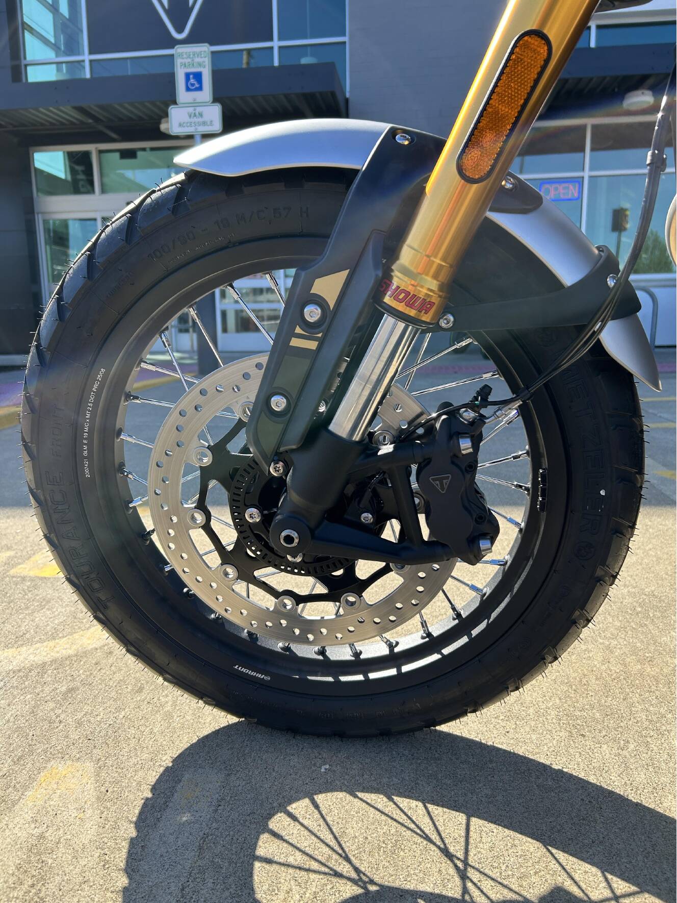 A photo of this 2026 Triumph SCRAMBLER 900