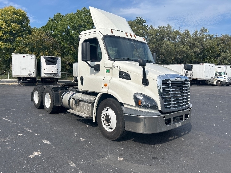2019 FREIGHTLINER CASCADIA 113 in Indianapolis, IN