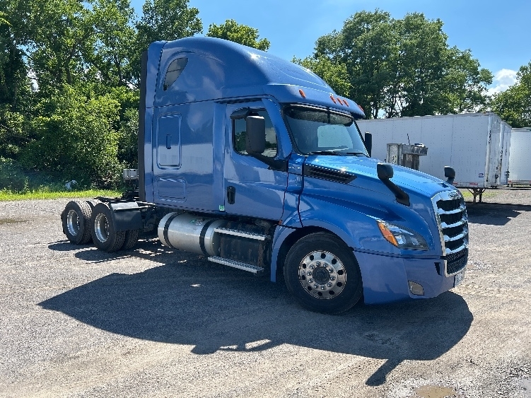 2020 FREIGHTLINER CASCADIA 126 in Fredonia, NY