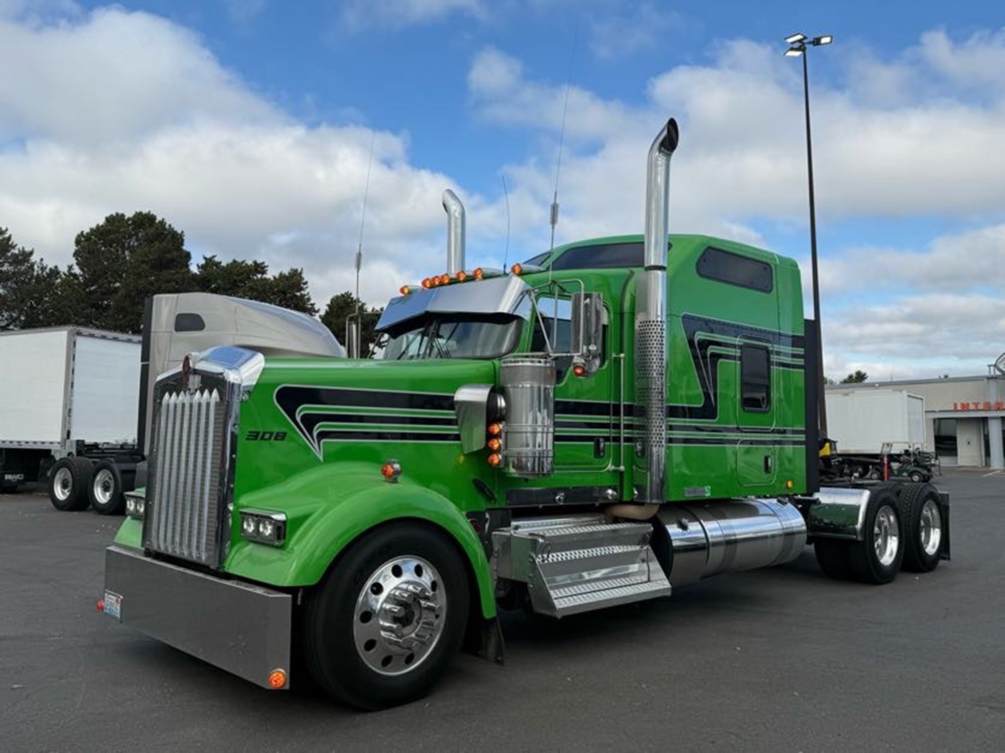 2022 KENWORTH W900 in Portland, OR