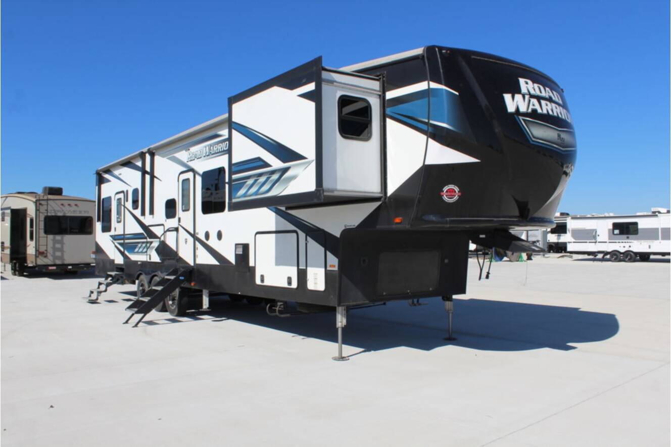 A photo of this 2021 Heartland Road Warrior 414