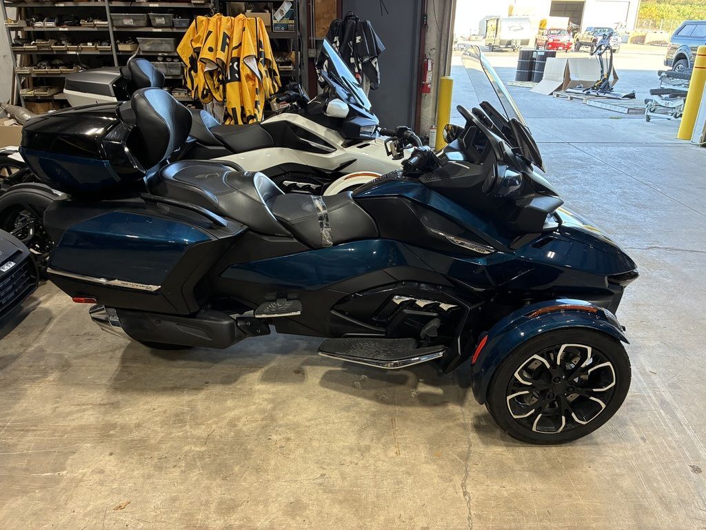 2020 Can-Am Spyder® RT Limited Chrome RT LIMITED in Johnson Creek, WI