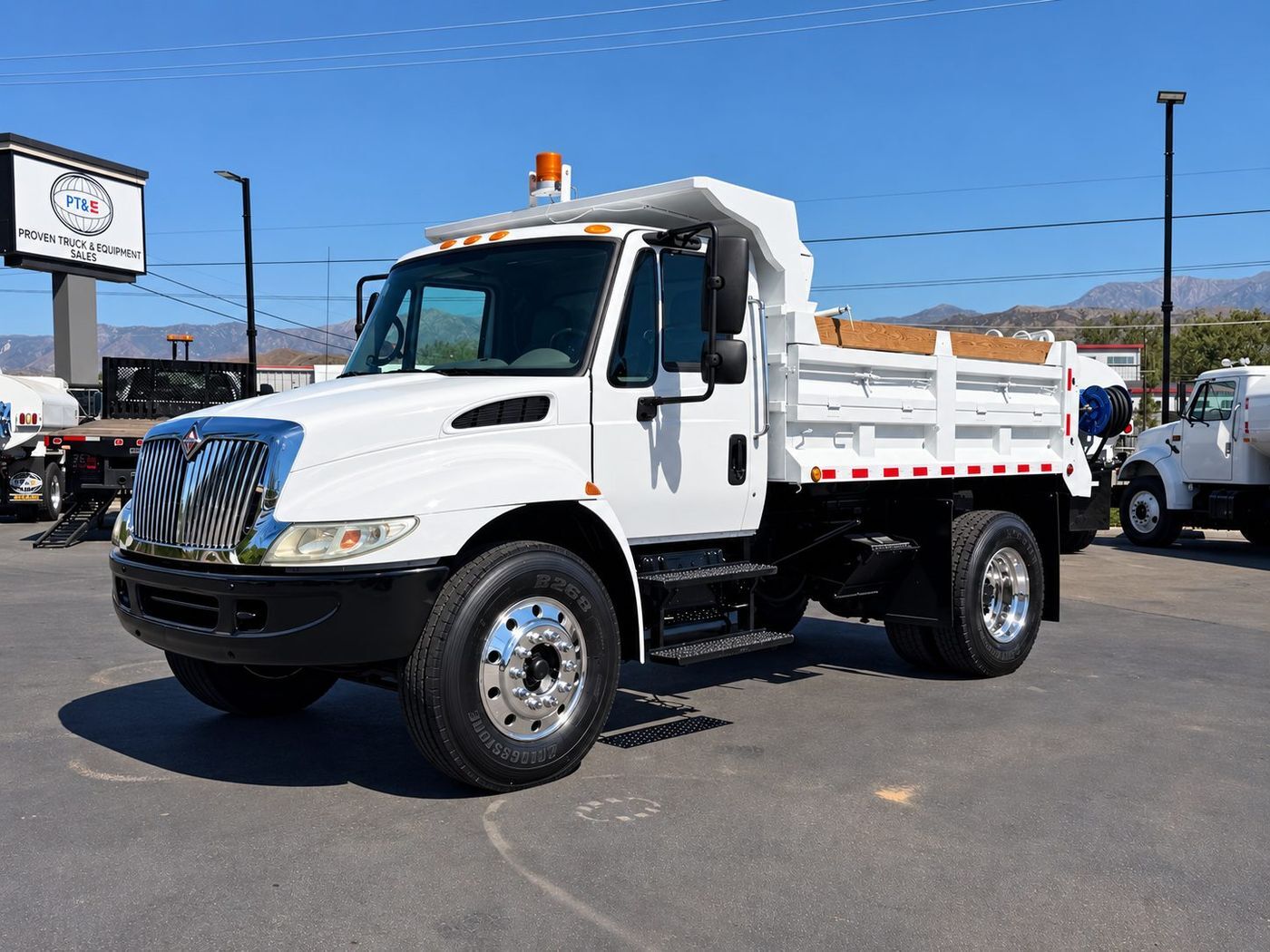 2003 INTERNATIONAL 4300 in Yucaipa, CA