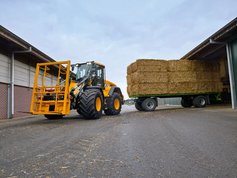 2025 JCB 427 Wheel Loader