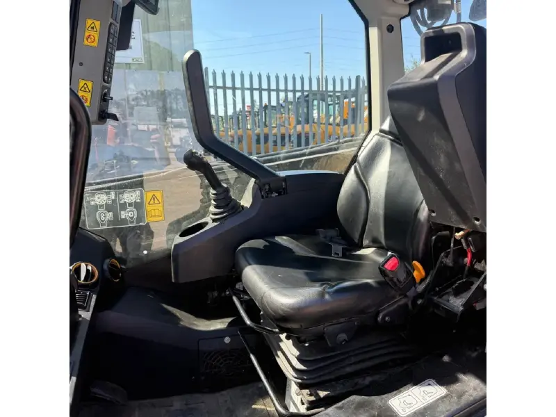 2023 JCB 3TS-8T