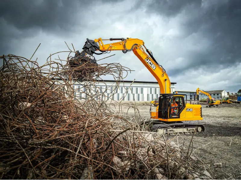 2025 JCB 220X Excavator