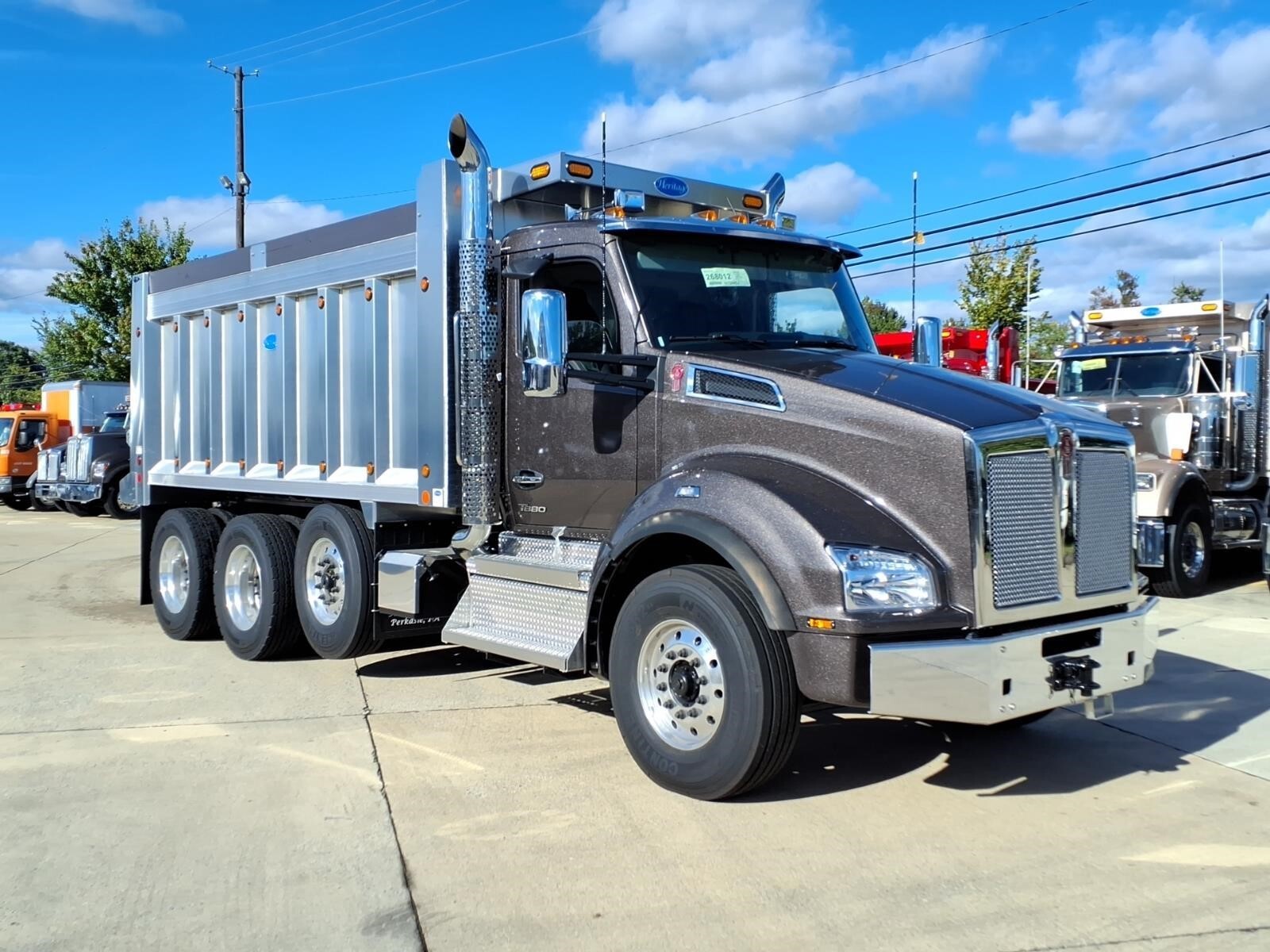 2027 KENWORTH T880 in Upper Marlboro, MD