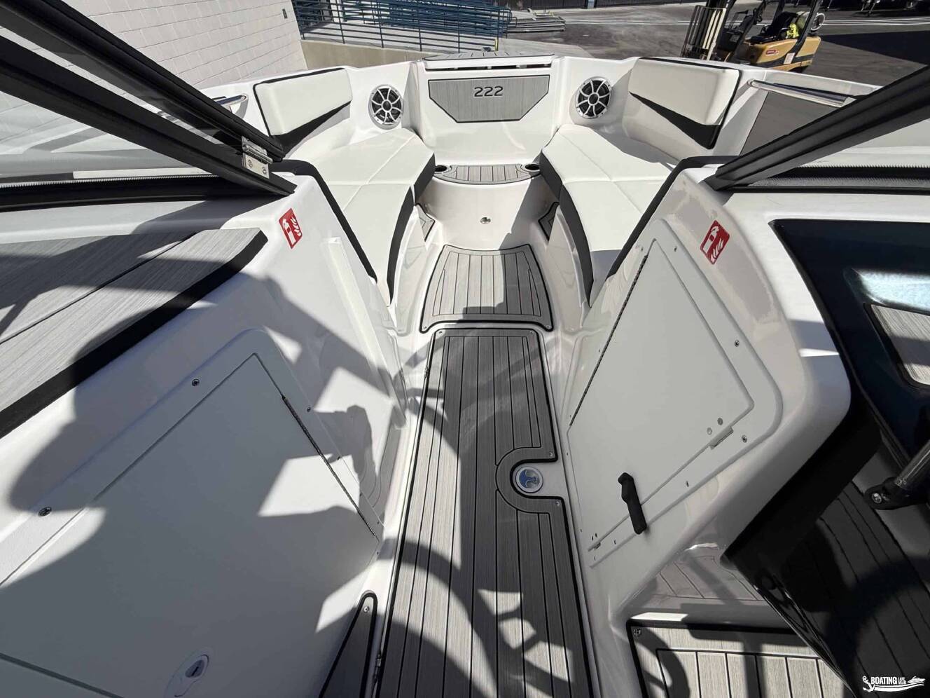 A photo of this 2027 Yamaha Boats 222SE