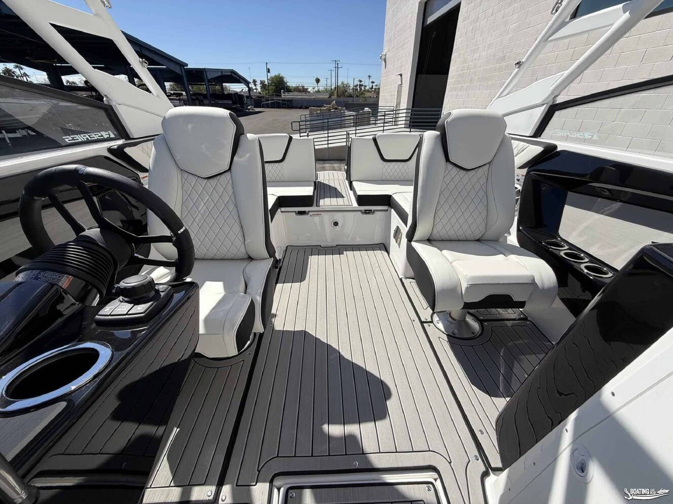 A photo of this 2027 Yamaha Boats 222SE