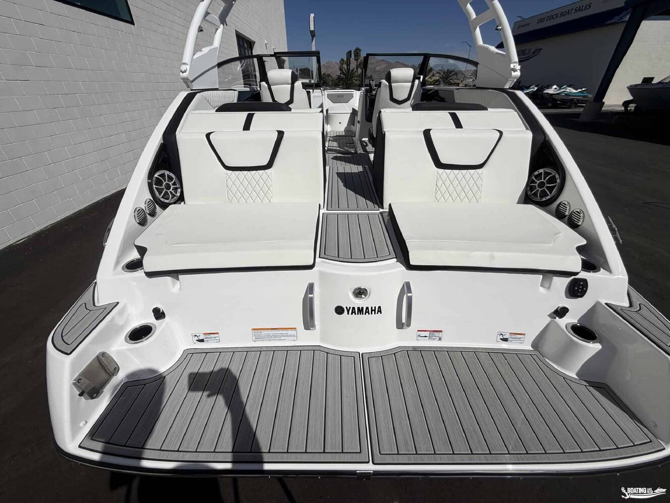 A photo of this 2027 Yamaha Boats 222SE