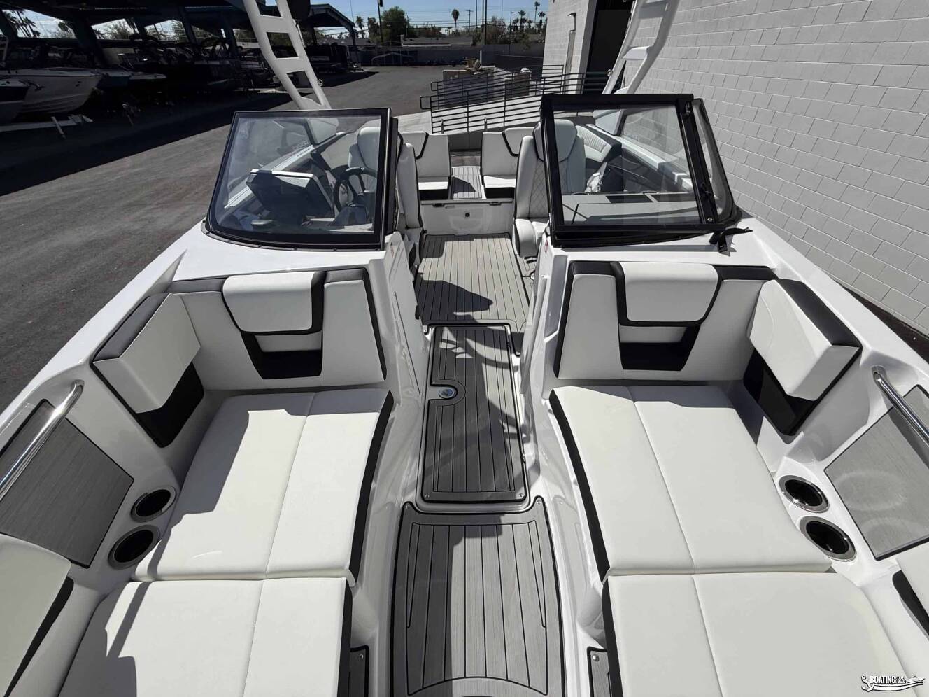 A photo of this 2027 Yamaha Boats 222SE