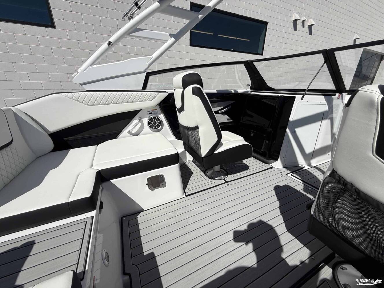 A photo of this 2027 Yamaha Boats 222SE