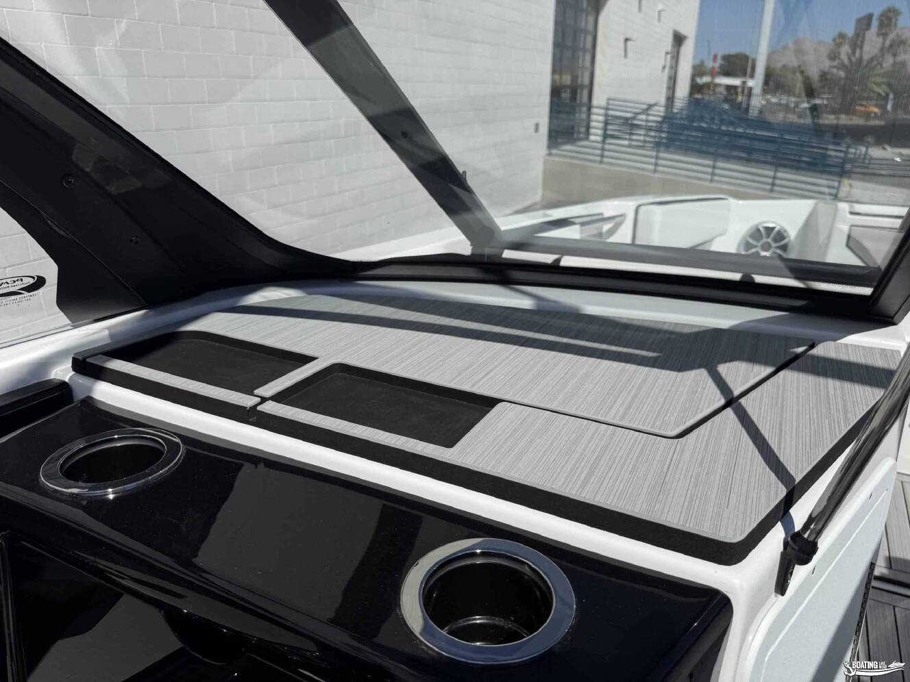A photo of this 2027 Yamaha Boats 222SE