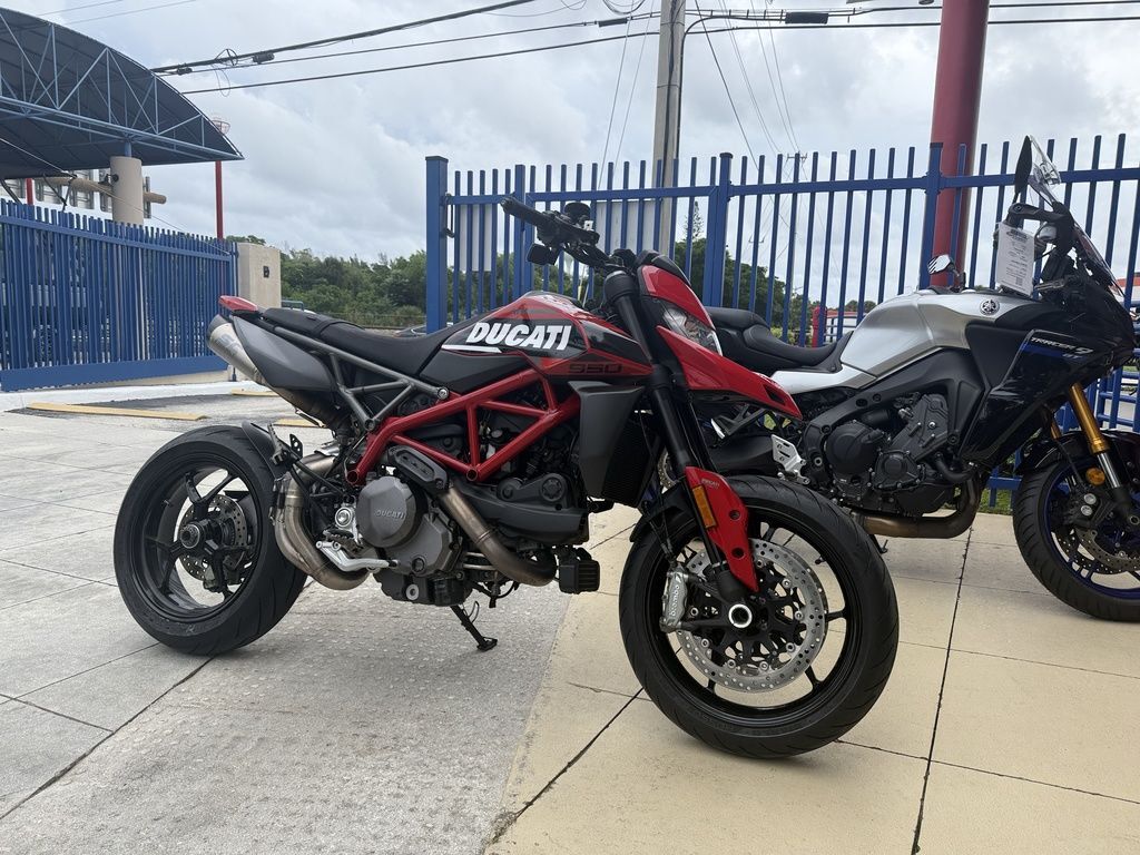 2021 Ducati Hypermotard 950 Ducati Red 950 in Deerfield Beach, FL