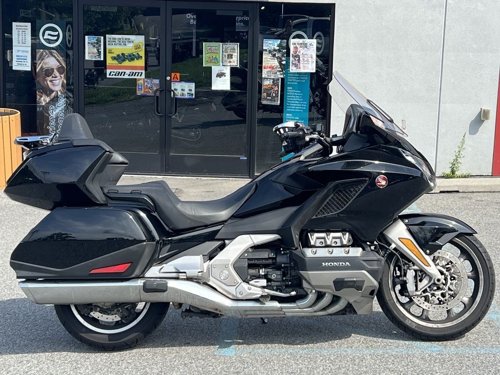 2019 Honda® Gold Wing Tour Automatic DCT Darkness Black Metallic TOUR AUTOMATIC DCT in Poughkeepsie, NY