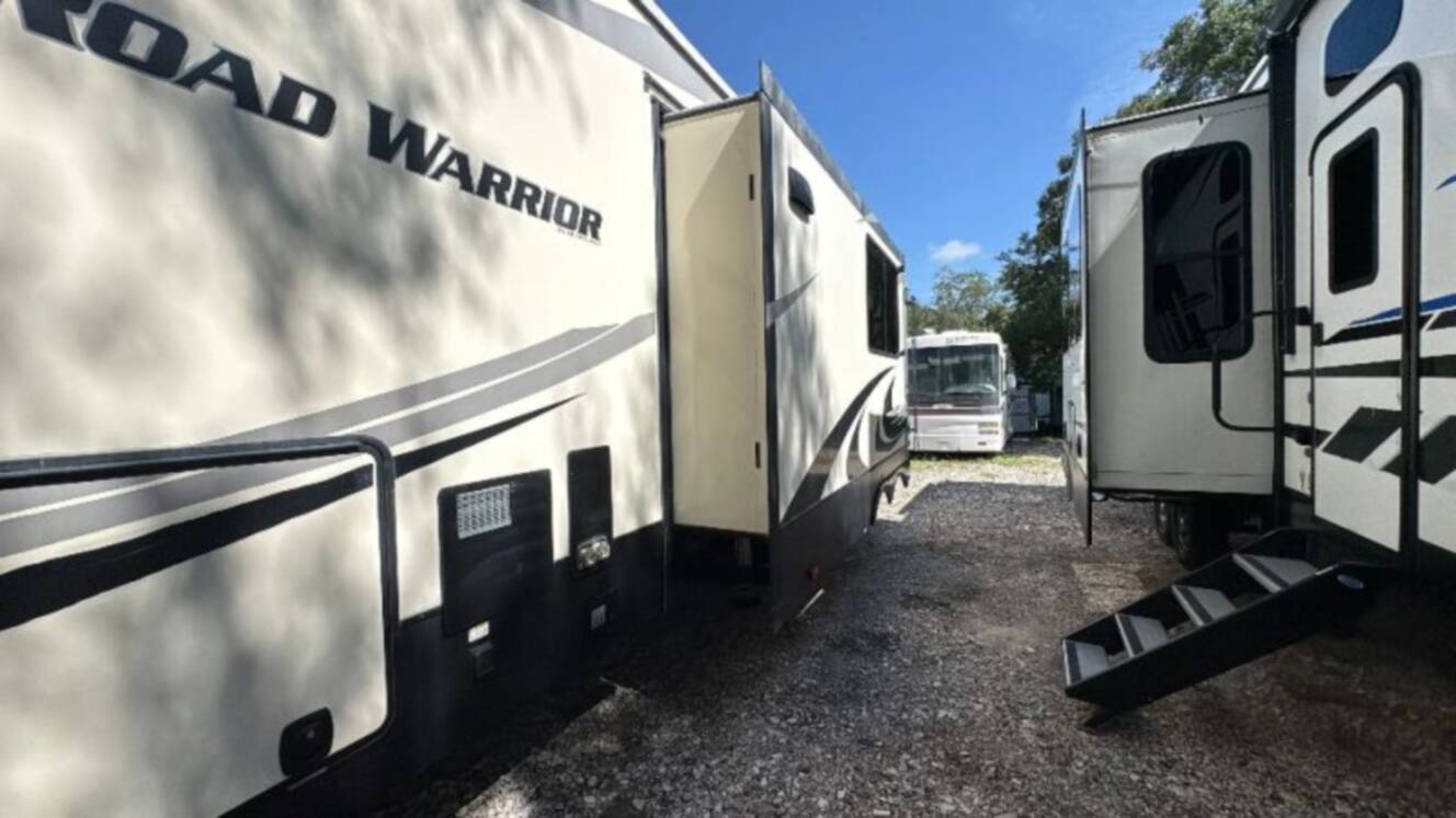 A photo of this 2017 Heartland Road Warrior FW TH 429RW