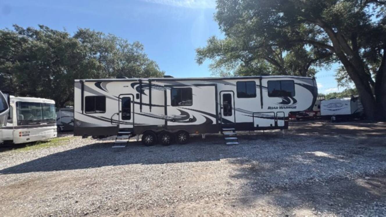 A photo of this 2017 Heartland Road Warrior FW TH 429RW