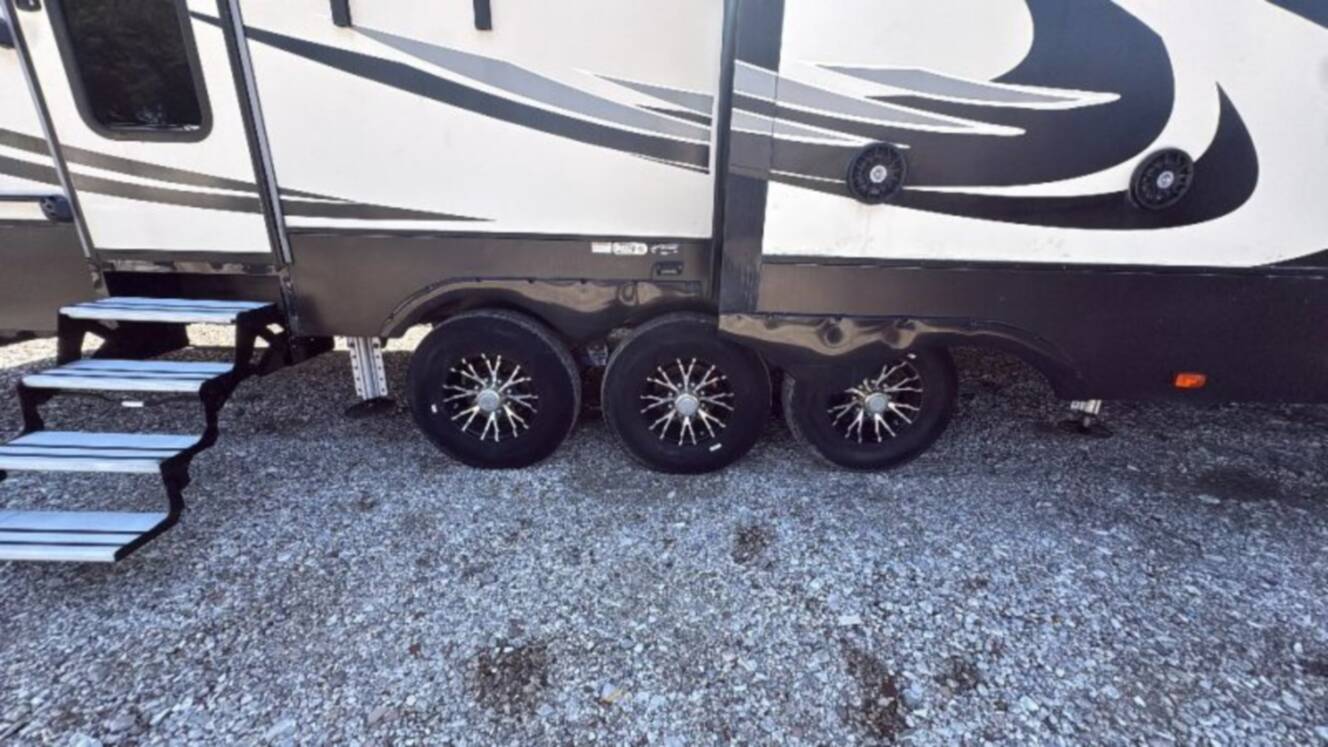 A photo of this 2017 Heartland Road Warrior FW TH 429RW