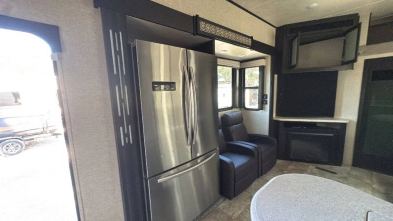 A photo of this 2017 Heartland Road Warrior FW TH 429RW