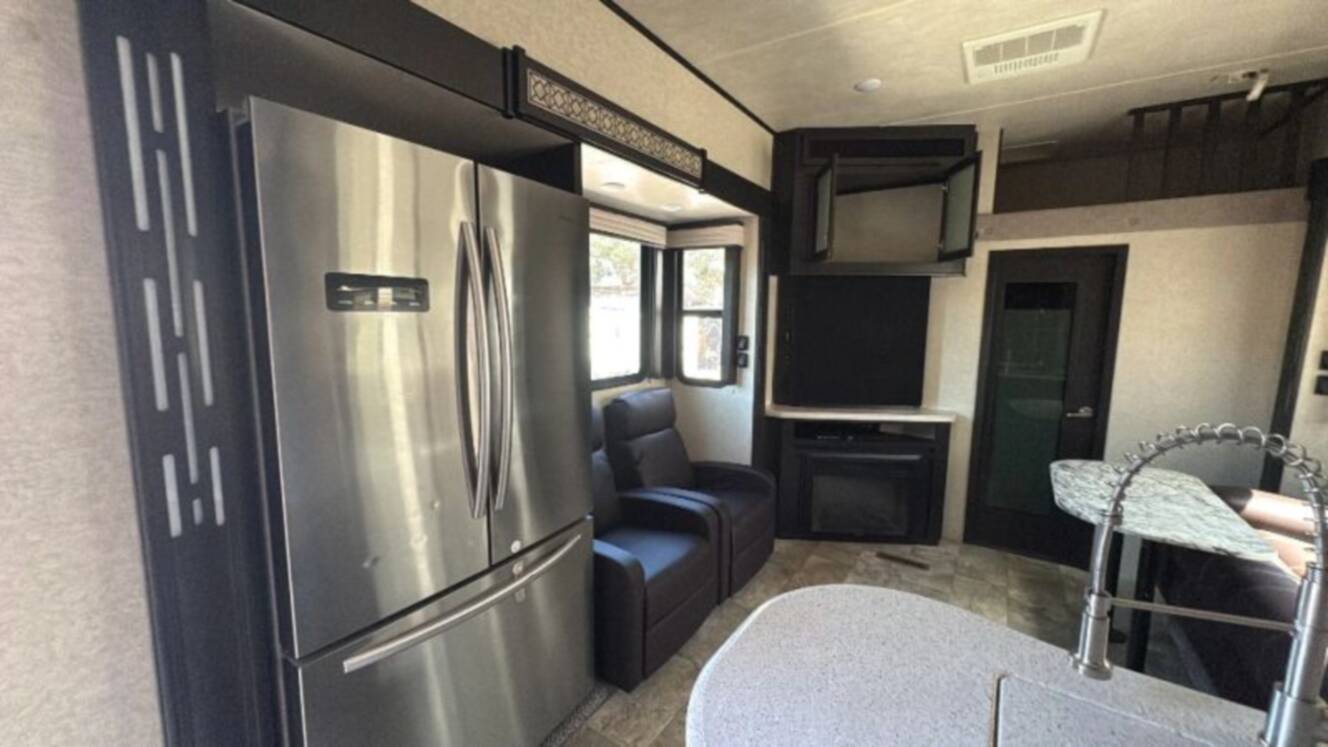 A photo of this 2017 Heartland Road Warrior FW TH 429RW