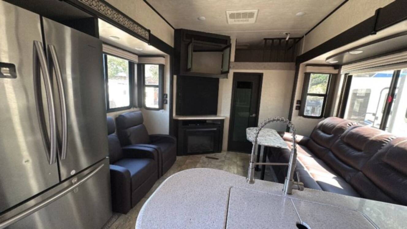 A photo of this 2017 Heartland Road Warrior FW TH 429RW