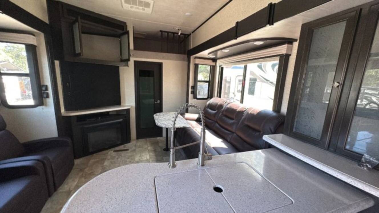 A photo of this 2017 Heartland Road Warrior FW TH 429RW
