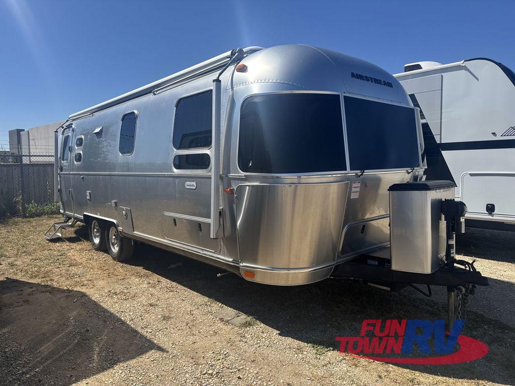 2026 Airstream Globetrotter 27FB Twin in denton TX