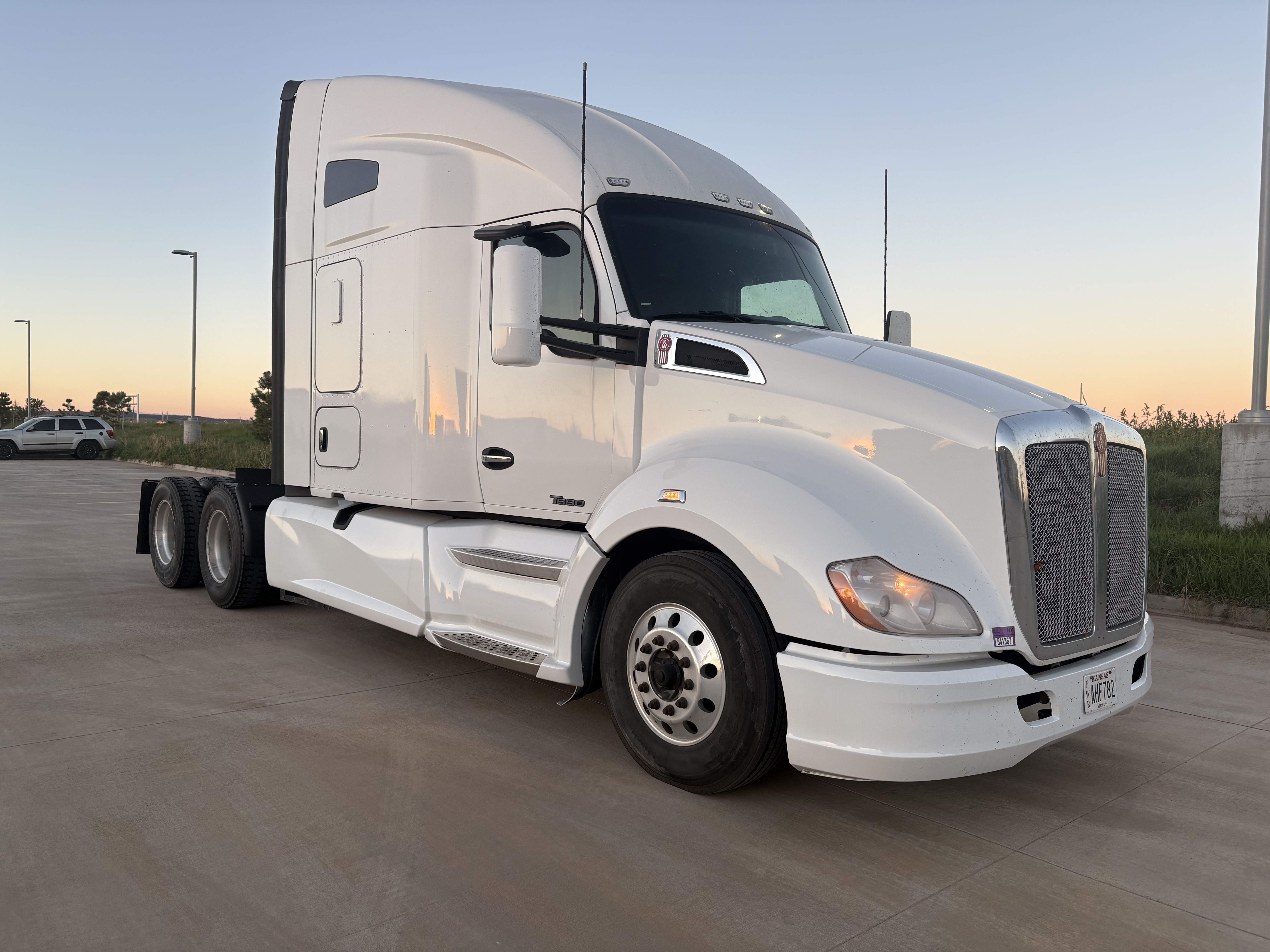 2022 KENWORTH T680 in Englewood, CO