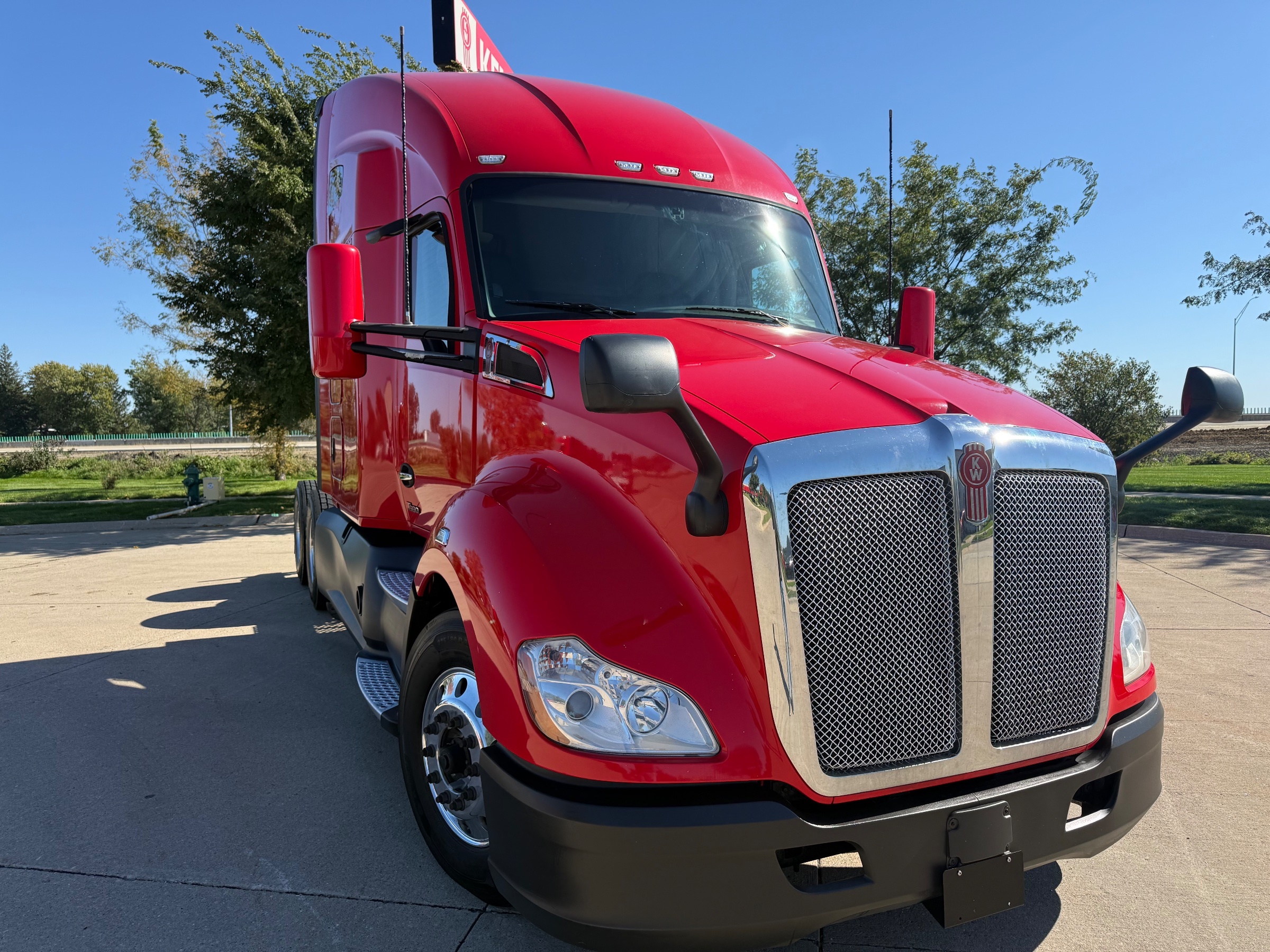2022 KENWORTH T680 in Kansas City, MO