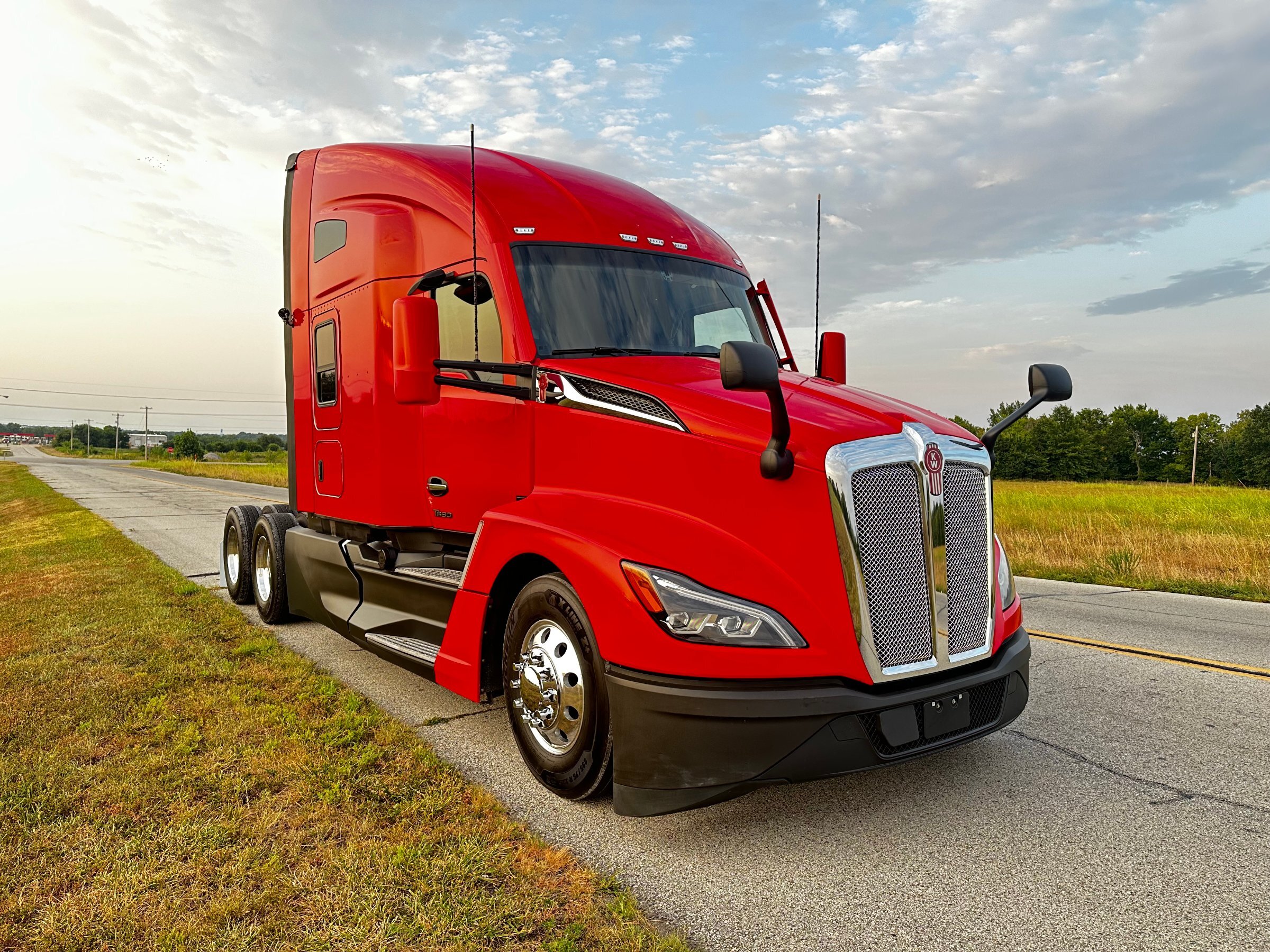 2023 KENWORTH T680 in Joplin, MO
