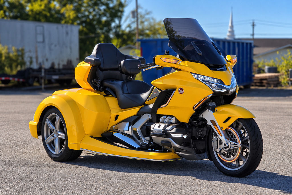 2019 Honda® Gold Wing Tour Automatic DCT Darkness Black Metallic TOUR AUTOMATIC DCT in East Ridge, TN