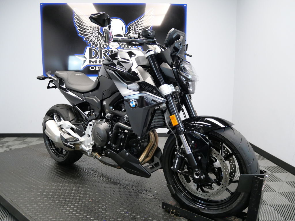 2024 BMW F 900 R Premium Triple black 900 R in Austin, TX