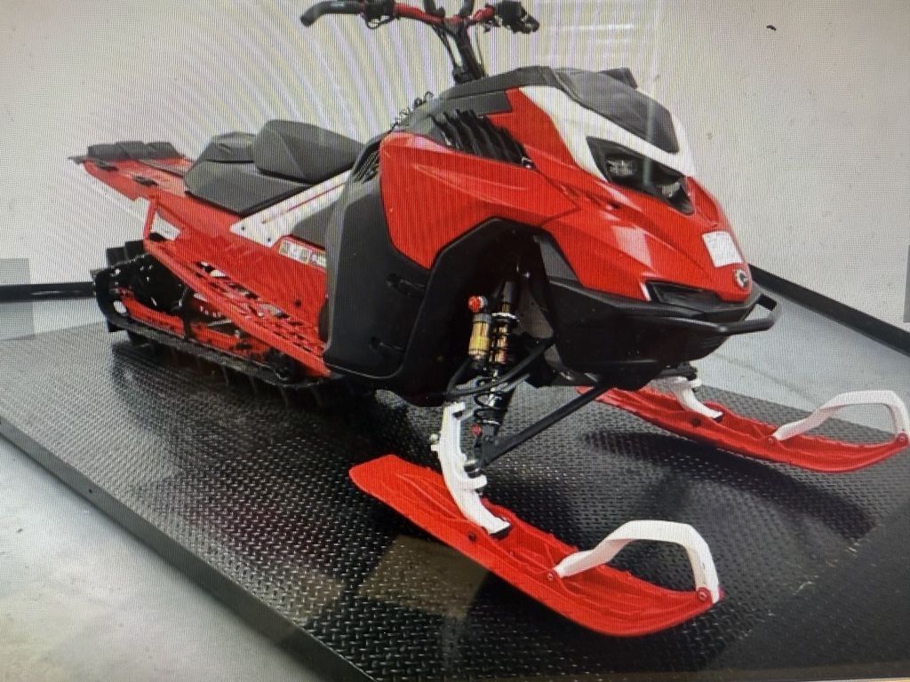 2024 Lynx® Shredder RE 850 E-TEC Turbo R_3900_10.25" / Red in ann arbor MI