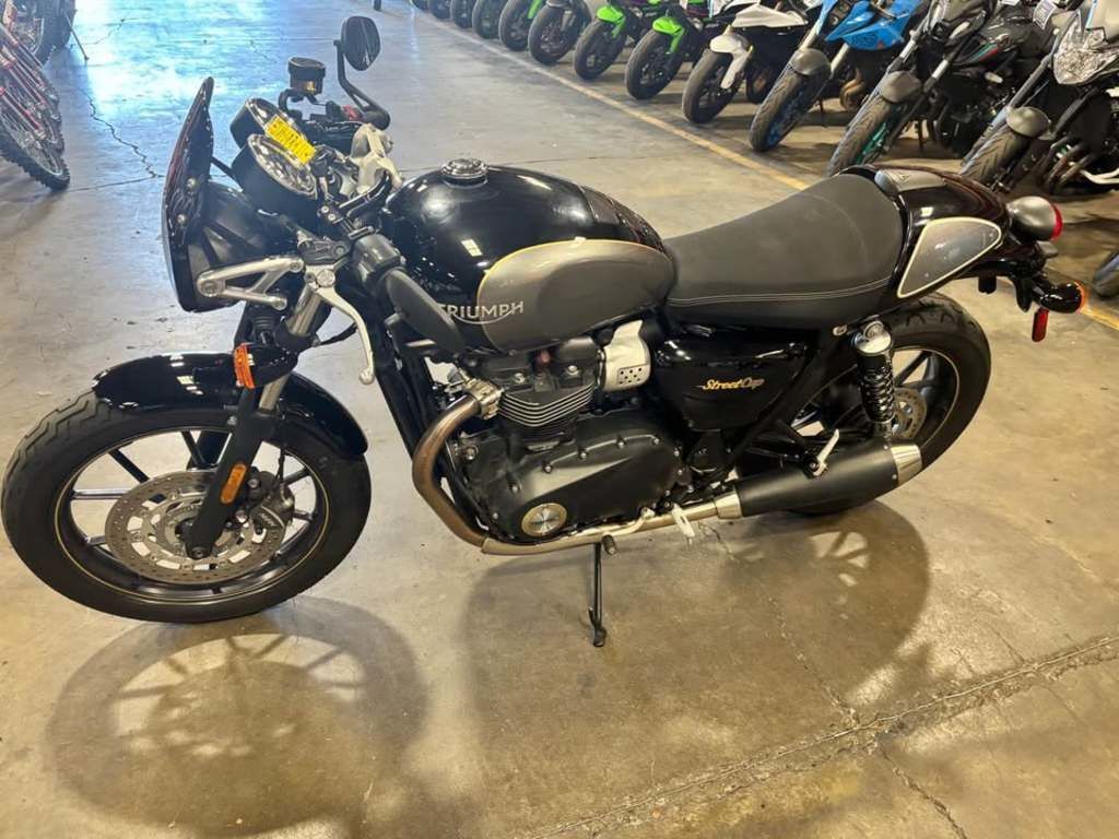 2017 Triumph Street Cup Jet Black/Silver Ice BASE in Hillsboro, OR