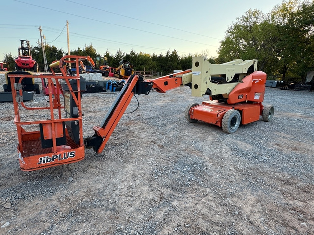 2017 JLG E400AJ PN in El Reno, OK
