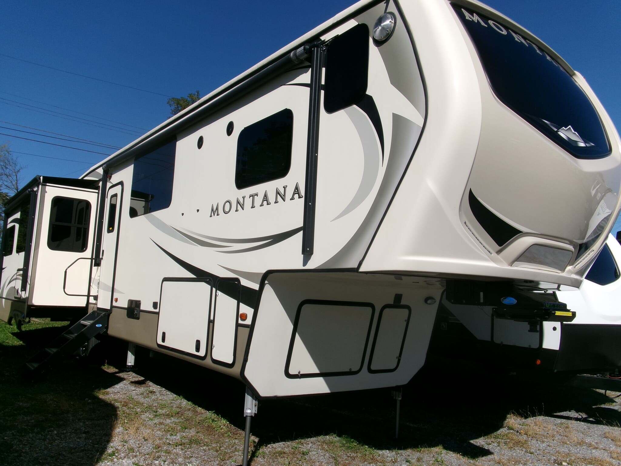 2018 Keystone Montana 3811MS in duncansville PA