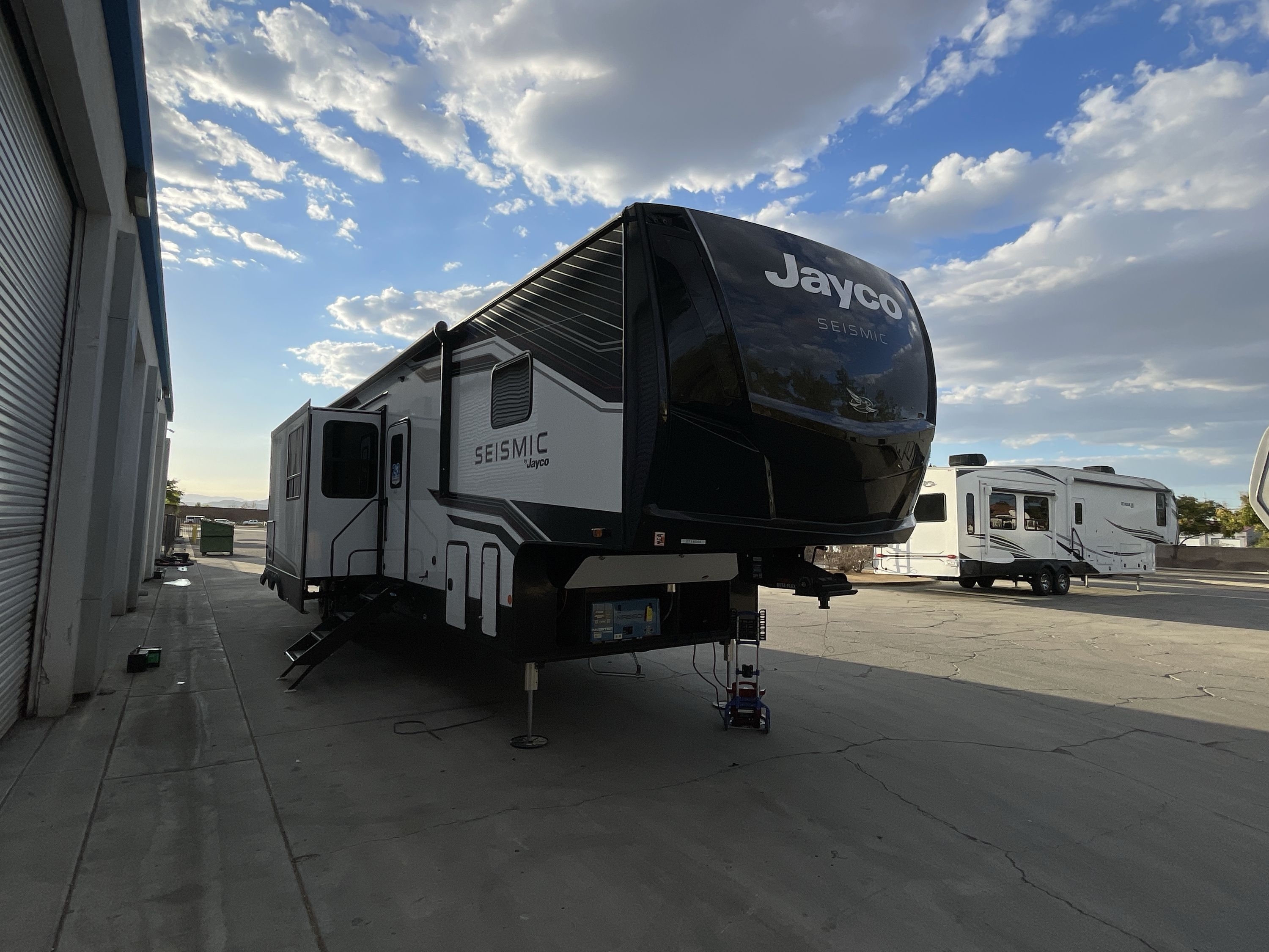 2027 Jayco SEISMIC 399 in menifee CA