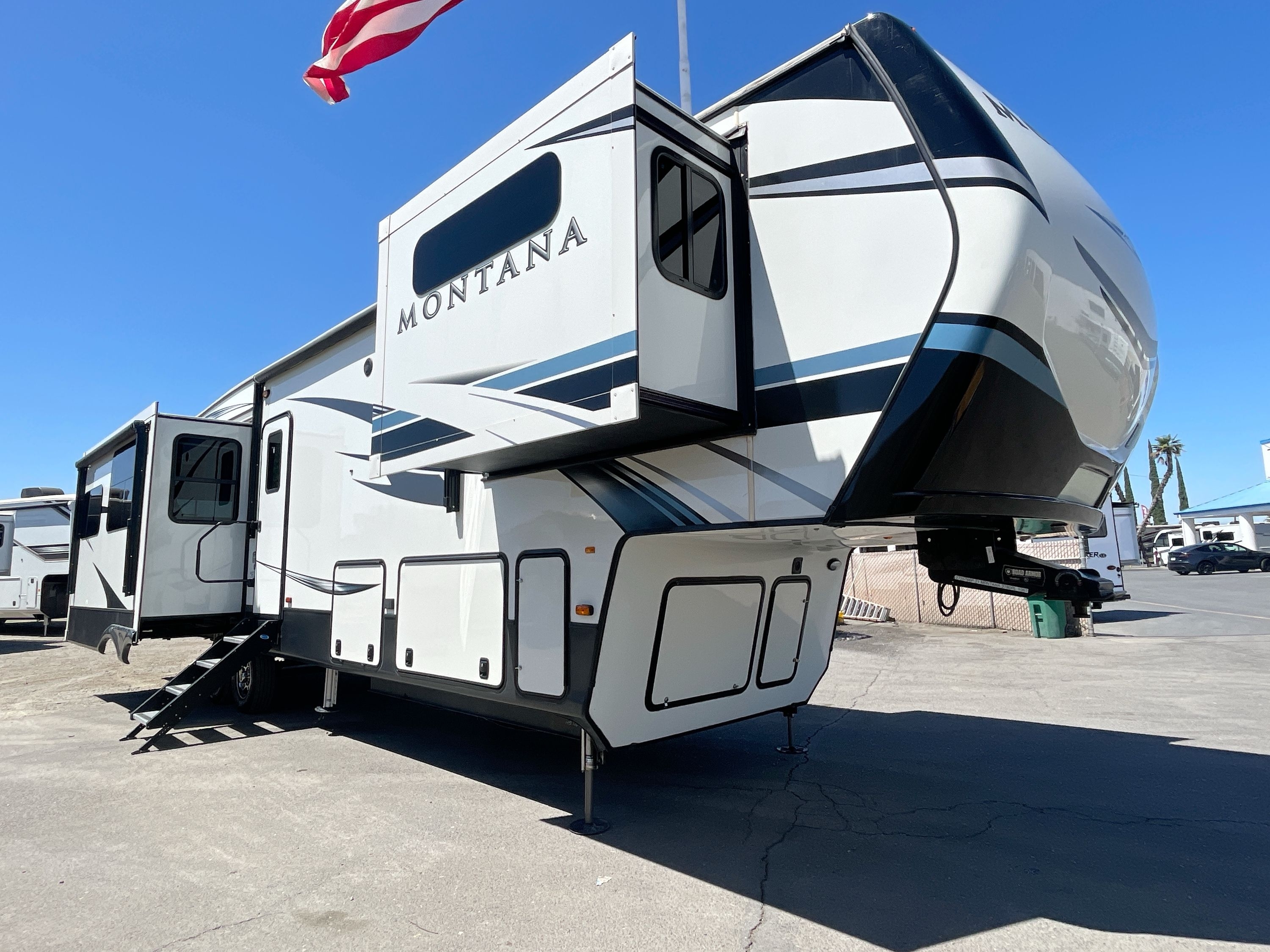 2021 Keystone MONTANA 3780RL in french camp CA