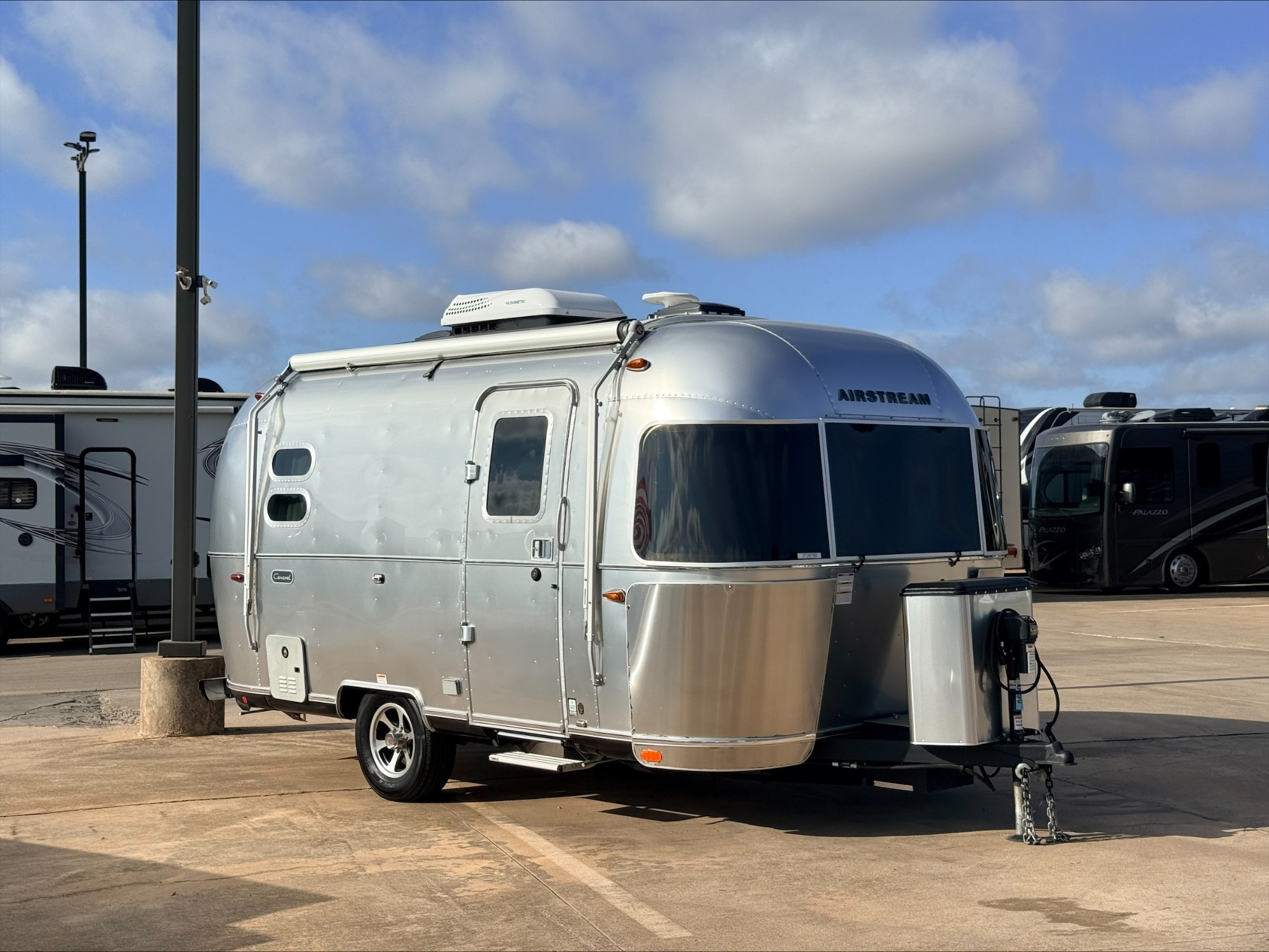 2023 Airstream CARAVEL 19CB in oklahoma city OK