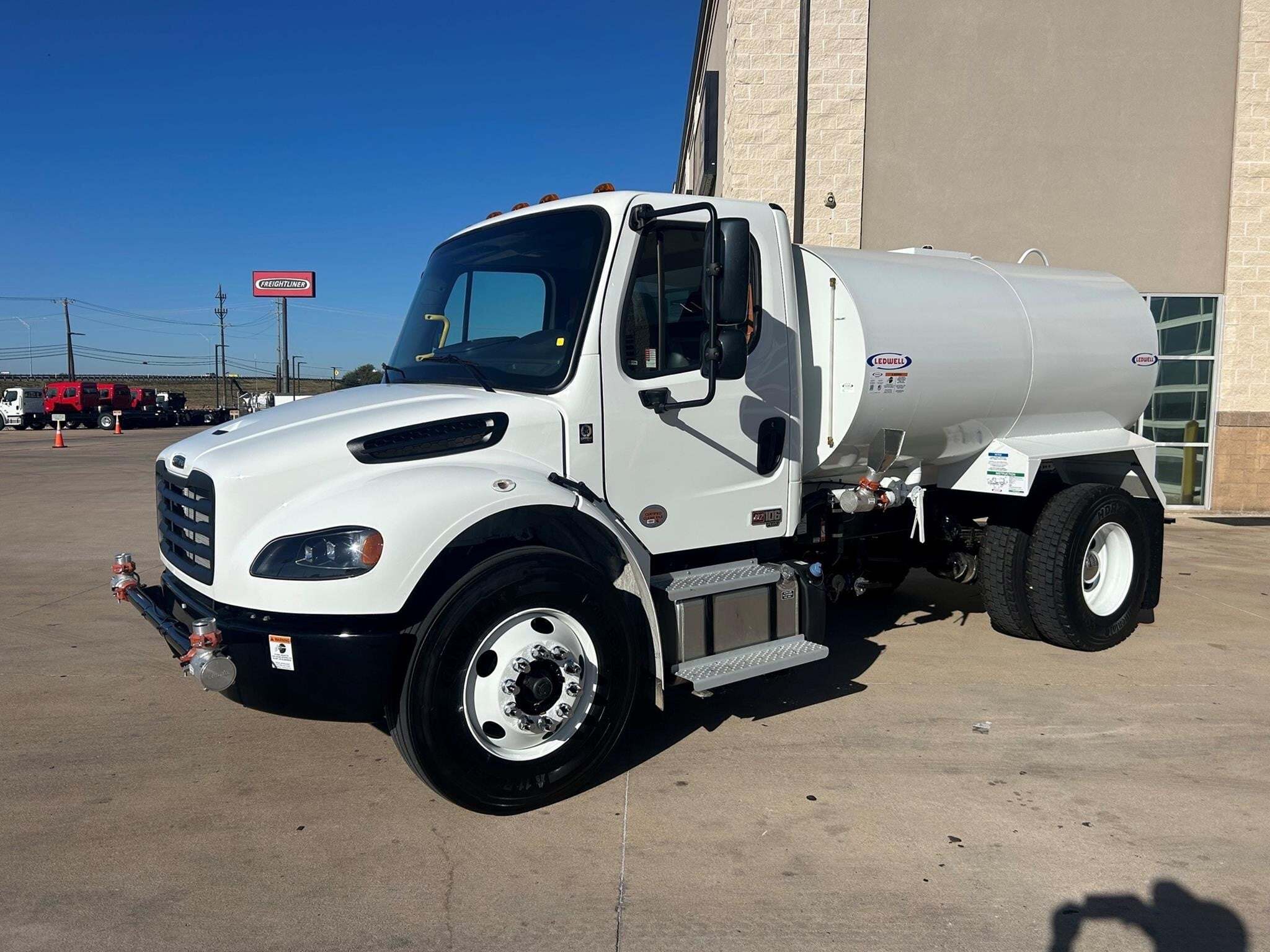 2027 FREIGHTLINER BUSINESS CLASS M2 106 in Abilene, TX