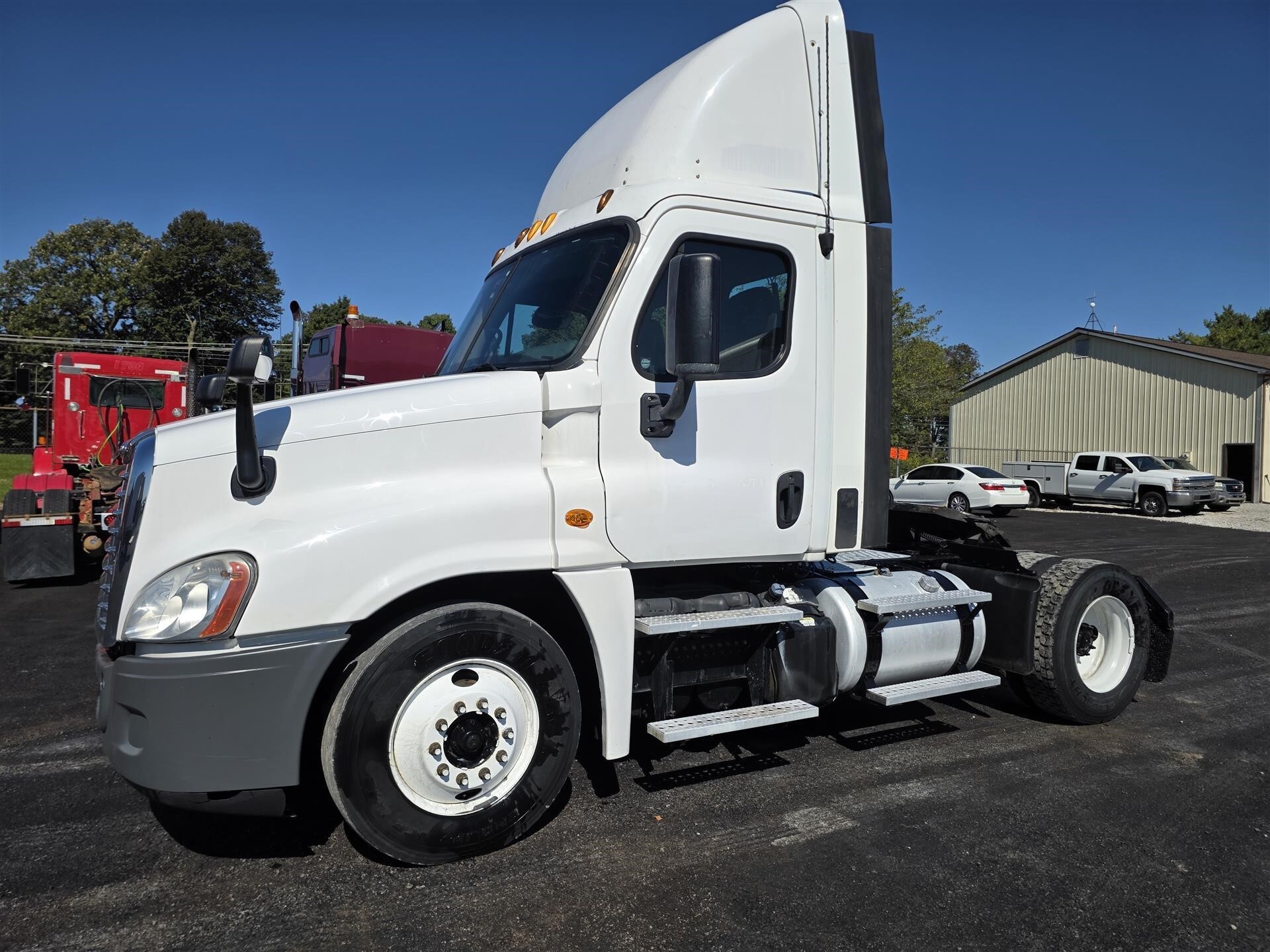 2013 FREIGHTLINER CASCADIA 125 in Laotto, IN