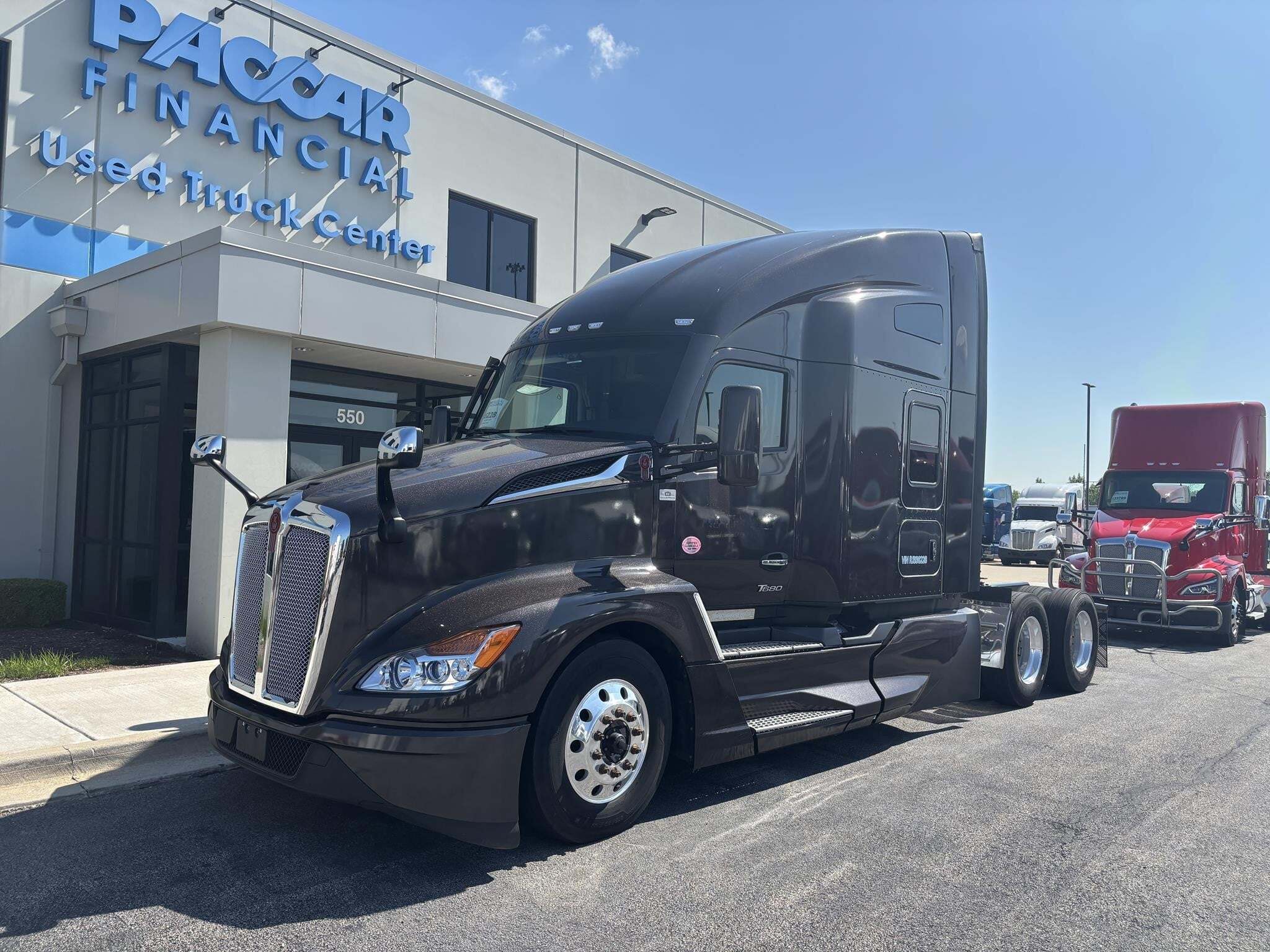 2024 KENWORTH T680 in Minooka, IL