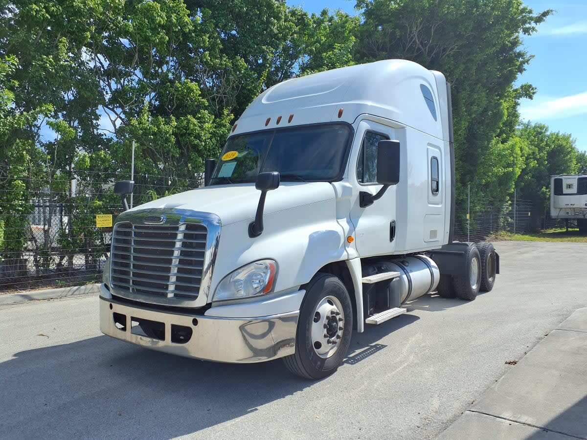 2019 FREIGHTLINER CASCADIA 125 in Fort Lauderdale, FL