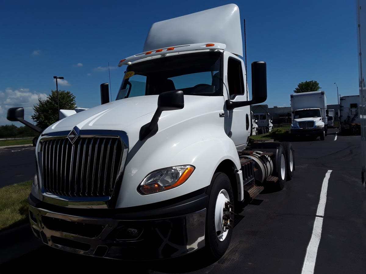 2019 INTERNATIONAL LT625 DAYCAB T/A in Altoona, IA