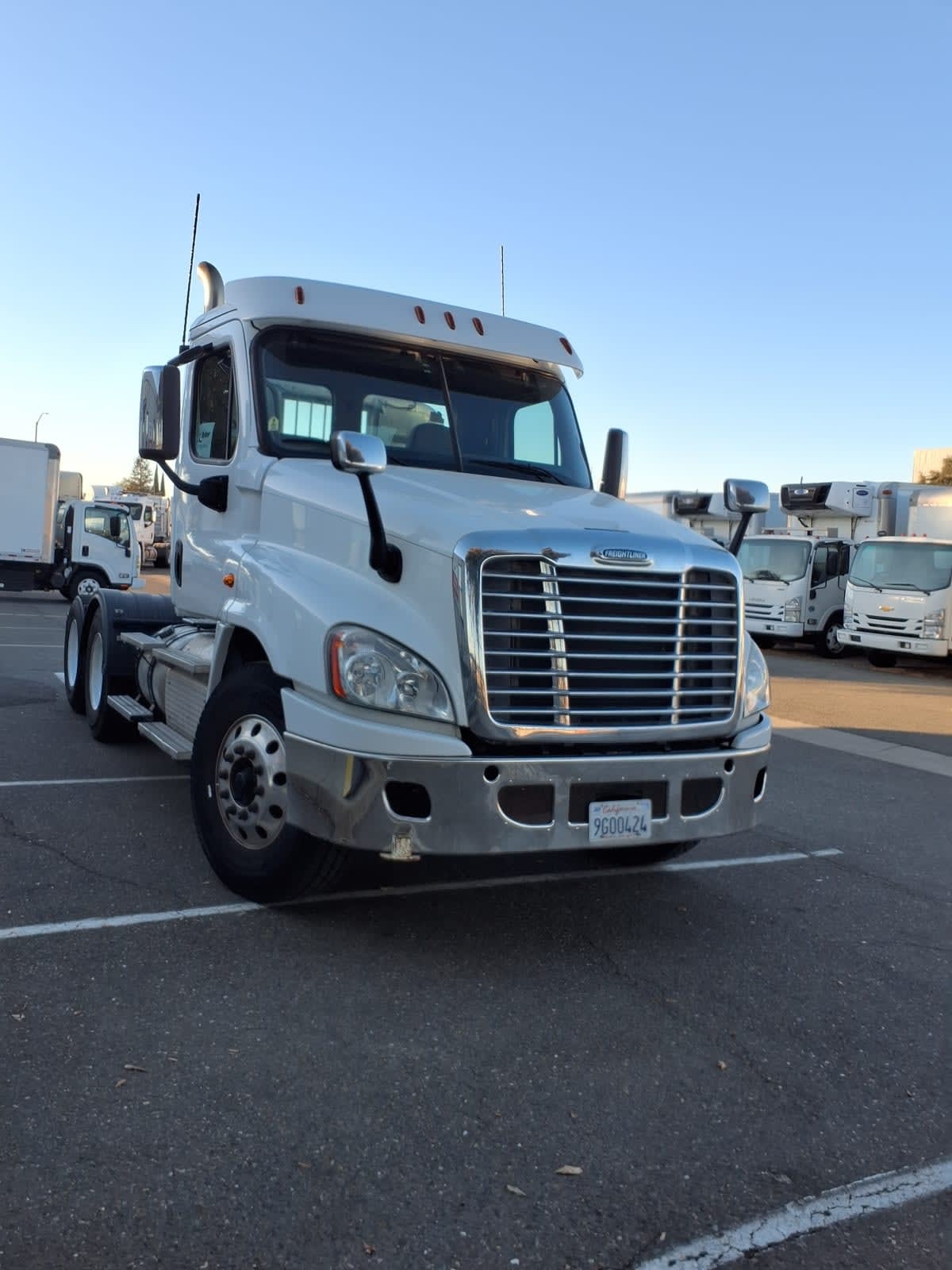 2018 FREIGHTLINER CASCADIA 125 in Santa Fe Springs, CA