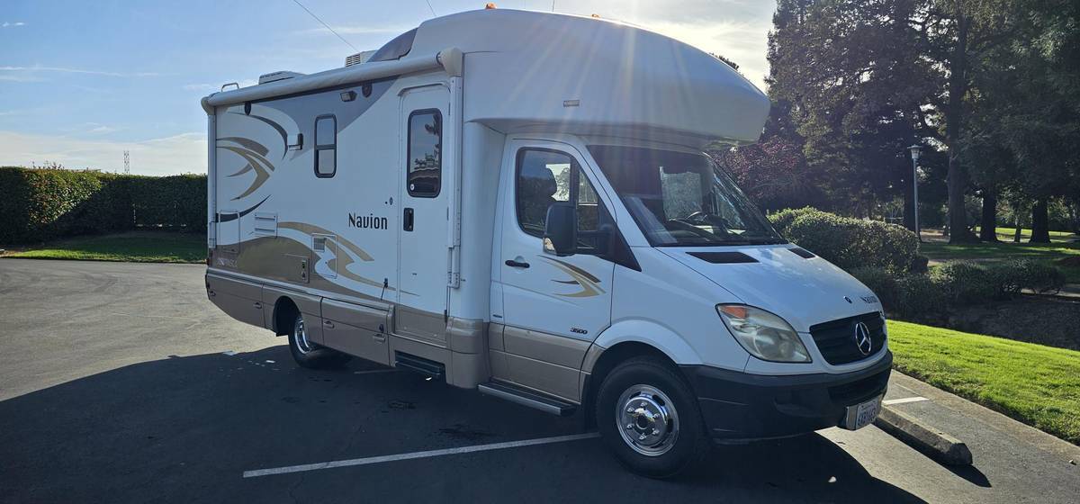 2013 Itasca NAVION 24M in folsom CA