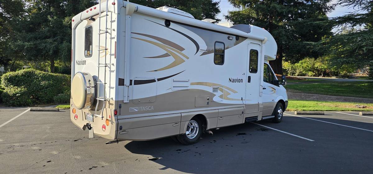 2013 Itasca NAVION 24M in folsom CA